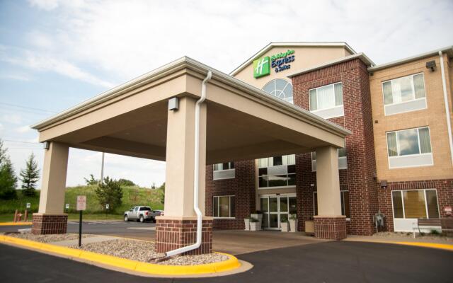 Holiday Inn Express Hotel & Suites Chanhassen, an IHG Hotel