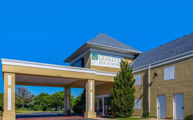 Quality Inn & Suites Coldwater near I-69