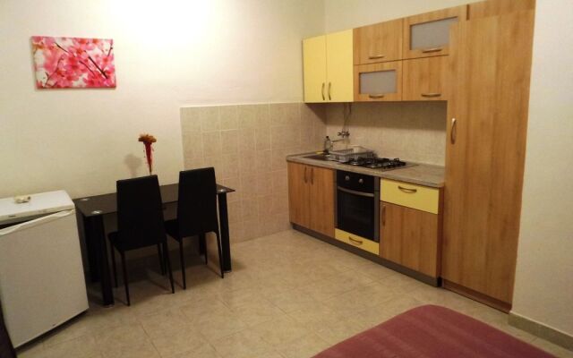 Apartments and Rooms Denis