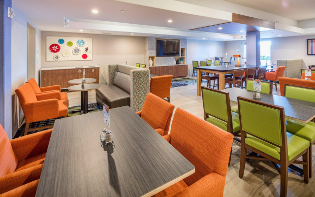 Holiday Inn Express and Suites Modesto, an IHG Hotel