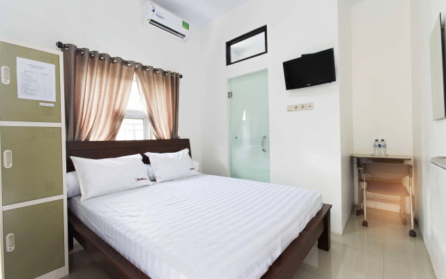 RedDoorz near Sudirman Station