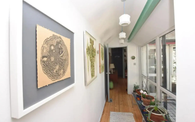 Stylish 3 Bed House with Parking in Bermondsey, Se1