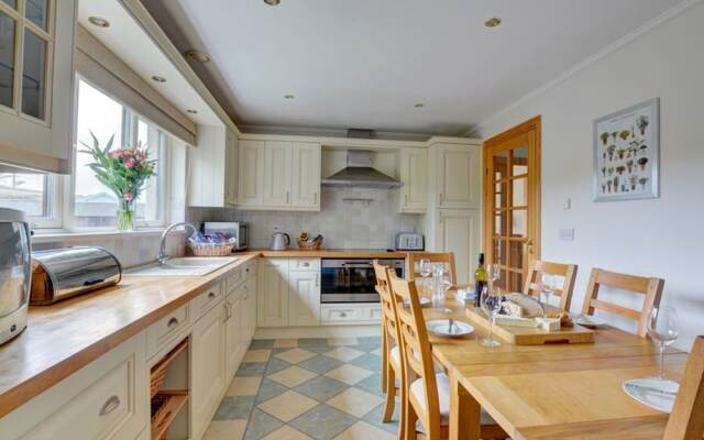 Spacious Holiday Home in Croyde near Sea