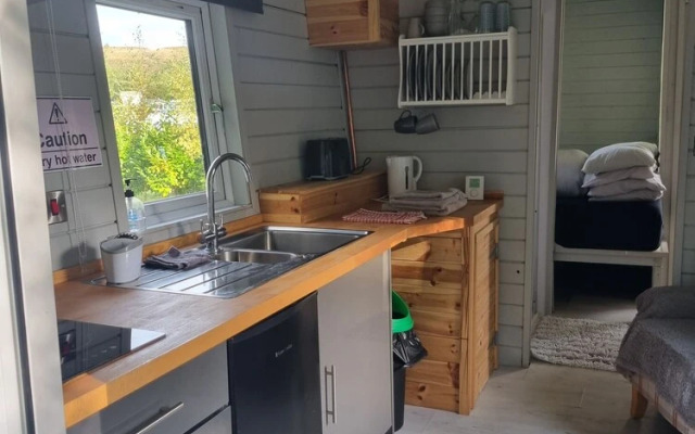 Glamping Hut - Riverside 6