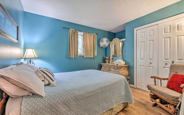 Game Room & Kayaks: Lakefront Poconos Home!