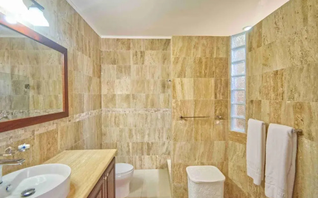 Large Golf View Villa With Pool Jacuzzi and Staff