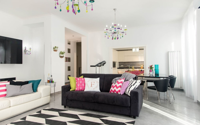 Ferdinando Arthouse Oversized Modern Apartment