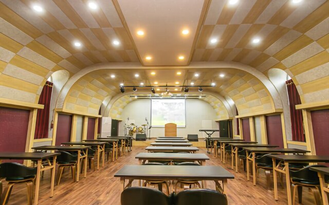 Geumsan Forest White Castle Pension