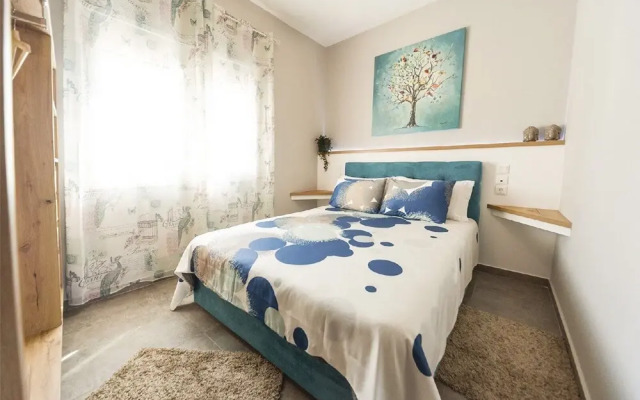 Sandra Stay at Erato and Cleo Houses