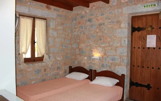 Lalloudes Seaside Accommodation