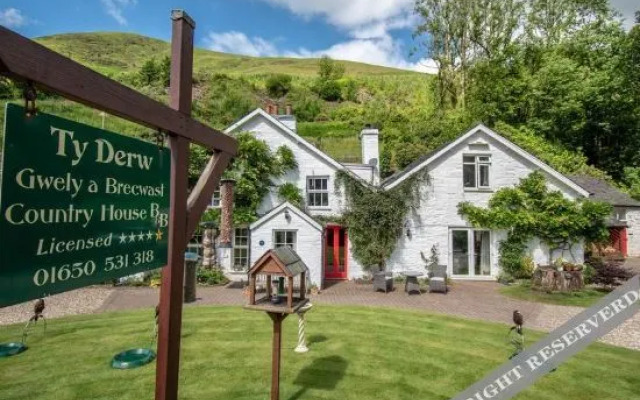 Ty Derw Country House
