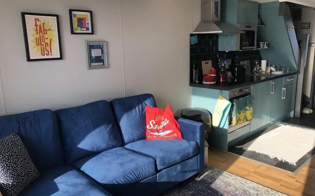 Brighton Water Cabin With Free Parking