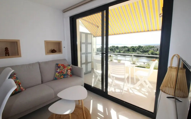 Modern Apartment With River Views