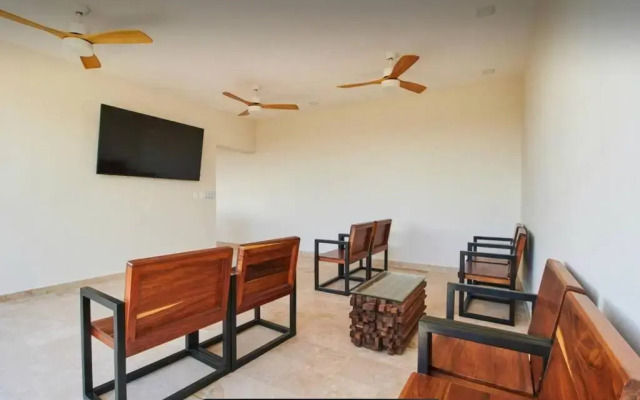 2 Bedroom apartment with 2 Pools, Wifi & GYM