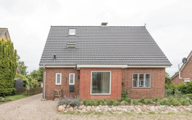 charming holiday home in the small fishing village of Tönning