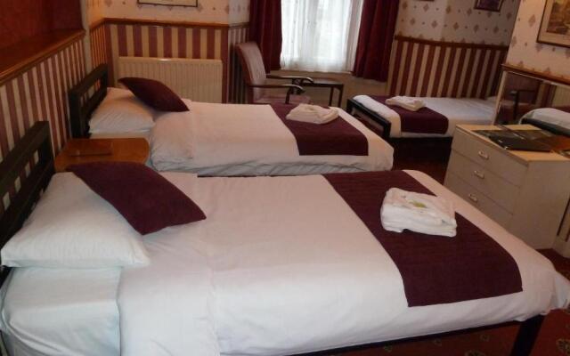 Lakes Lodge