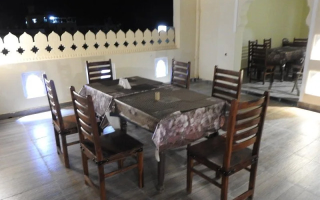 Hotel Dev Palace