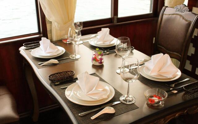 Phoenix Luxury Cruise Halong