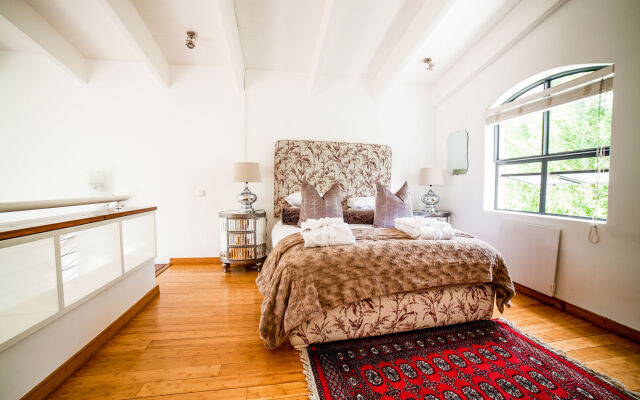The Ivy Apartments
