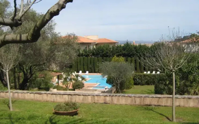 St Tropez Studio