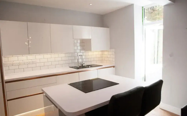5 Bedroom House Near Clifton