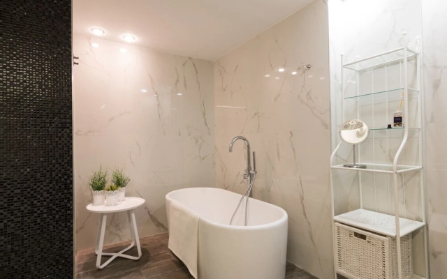 High Class Condo at Marina by FeelHome