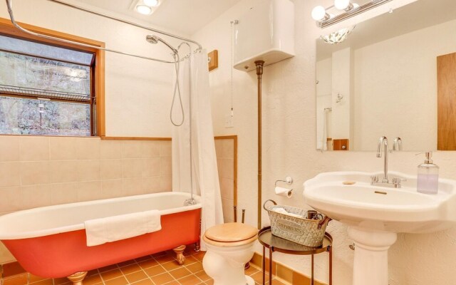 Huckleberry Mountain Lodge