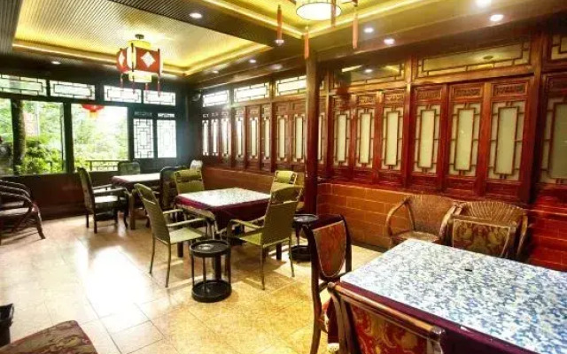 Qingcheng Mountain Tingcicada·Hot Spring B&B
