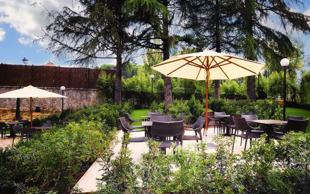 Hotel Jardin Real De Mirasierra