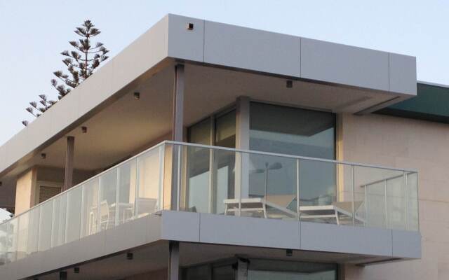 El Yate Hotel