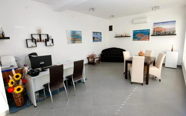 Apartments Kimi