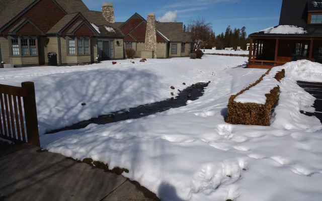 The Three Sisters Walk to Downtown Sisters