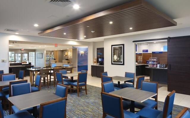 Holiday Inn Express Grand Rapids SW by IHG