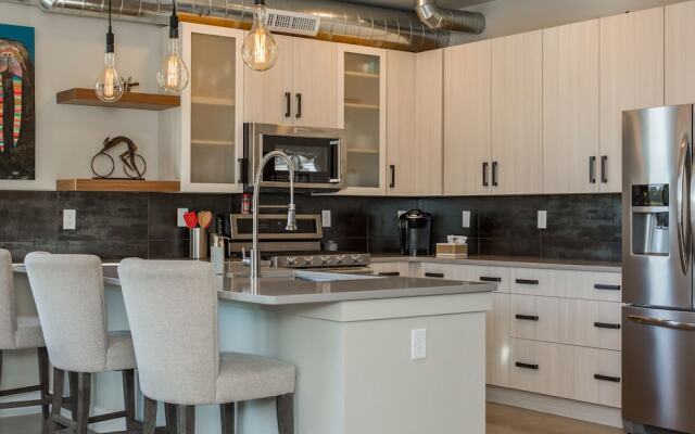 Swanky Townhome near Old Town, Breweries & River!