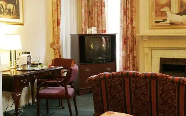 Clarion Hotel & Suites Selby Downtown