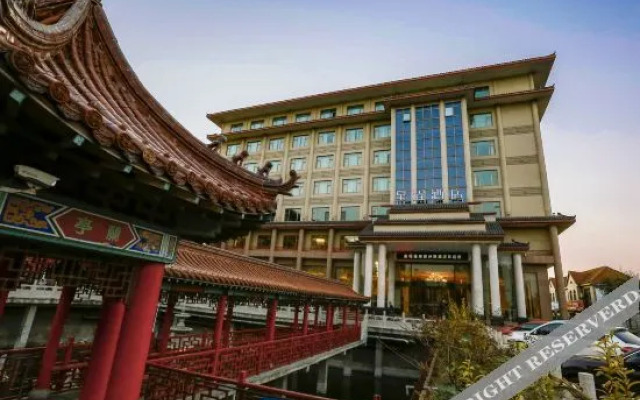 Starway Hotel (Penglai Dengzhou Road Store)