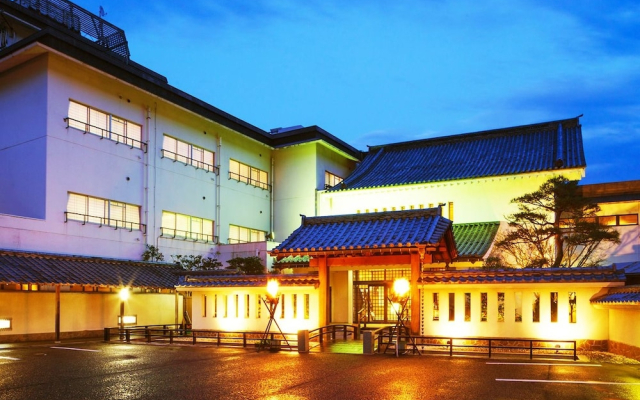 Hotel Hoho "A hotel overlooking the Echigo Plain and the Yahiko mountain range"