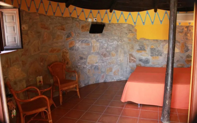 Hotel Selwo Lodge - Animal Park Tickets Included