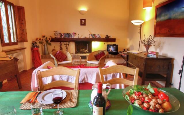 Boutique Cottage in Poggibonsi with Pool