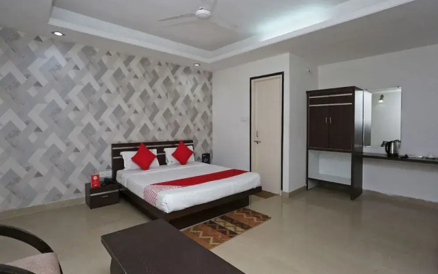 OYO 3260 Hotel Abhinav Palace