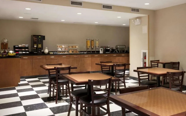 AirTrain Plaza Hotel JFK Airport