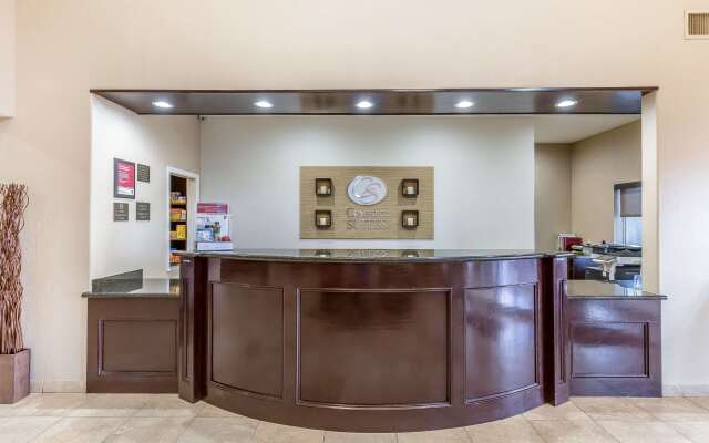 Comfort Suites Houston IAH Airport - Beltway 8