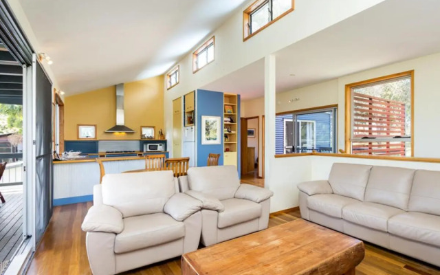 Blue Poles (Pets Allowed)