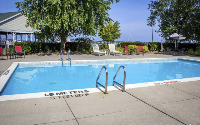 Clarion Hotel Conference Center on Lake Erie