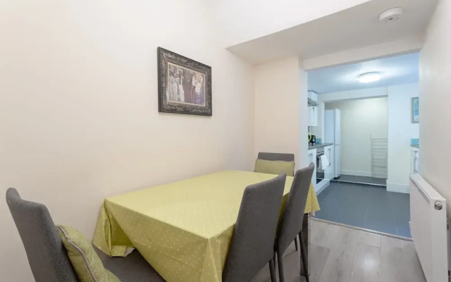 1 Bedroom Apartment in Notting Hill Accommodates 3
