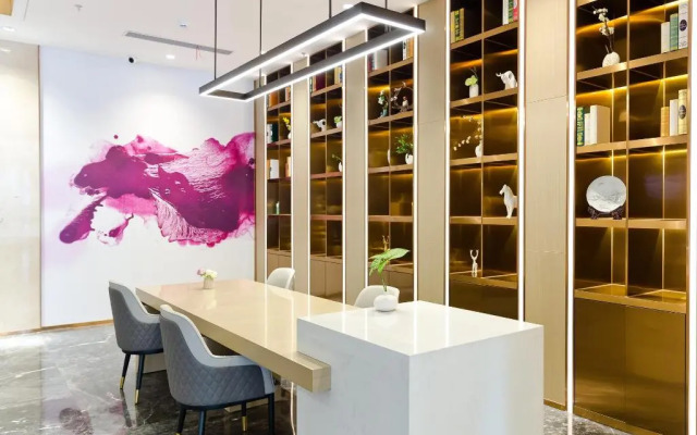 Lavande Hotel (Shenzhen Dongmen Shuibei Cuizhu Subway Station)