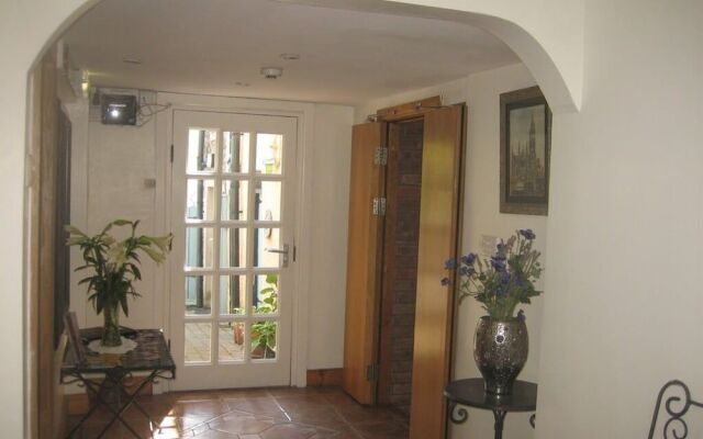 Ashleigh House