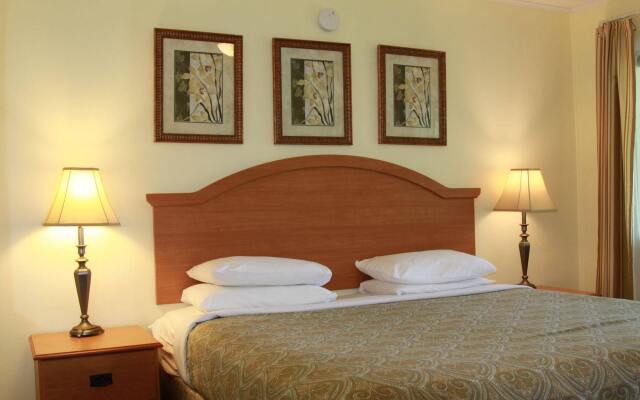 Beach Cove Waterfront Inn