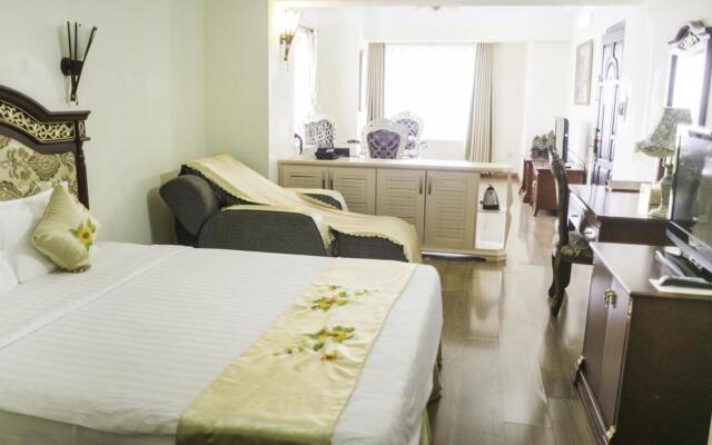 Classic Hoang Long Hotel