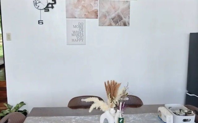 Siquijor Overlooking House 100 Meters Before Cambugahay Falls